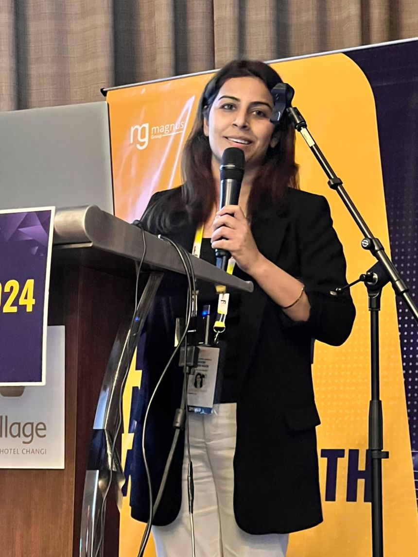 Dr Shveta Setia Thareja speaking at a dental conference